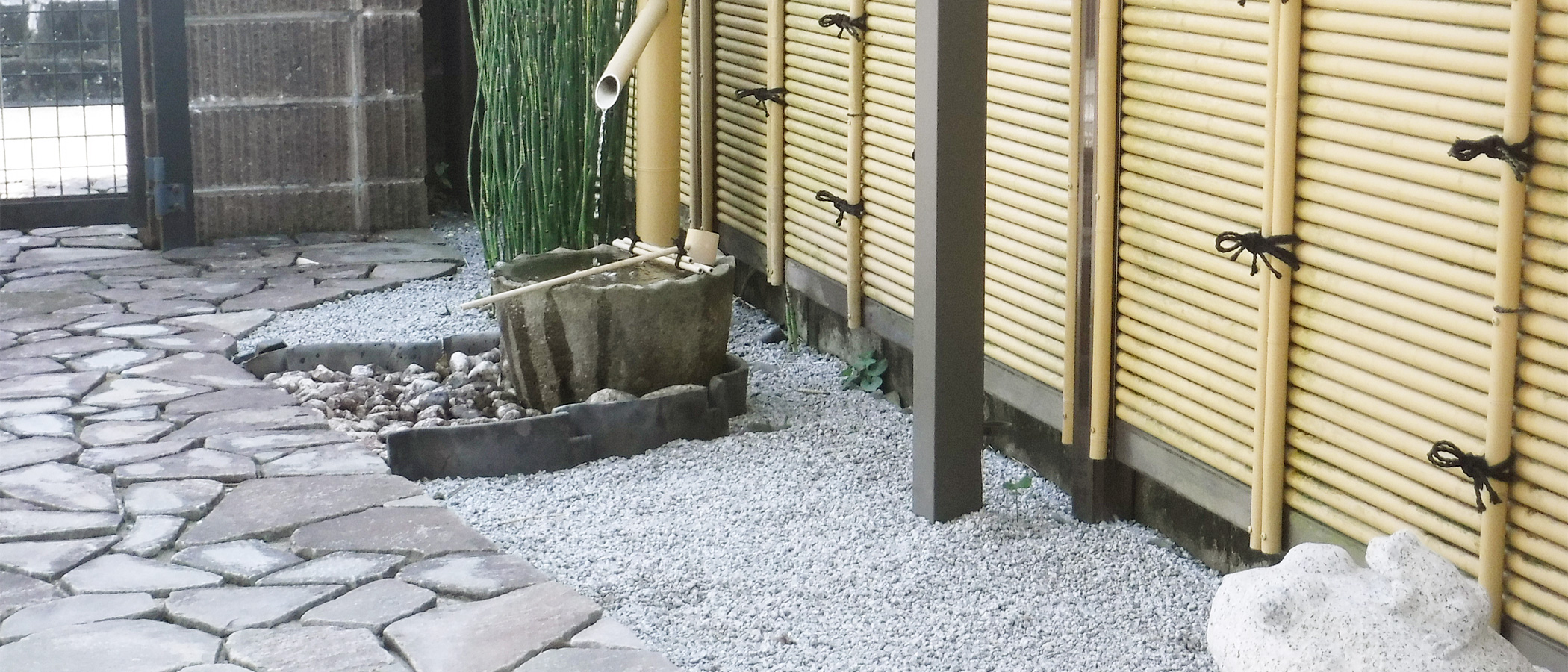 和風庭園、洋風庭園からモダンな庭、シンプルな庭、茶庭、竹垣、お客様のご要望にあった庭をリーズナブルな価格から製作できます。